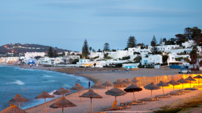 Tunesien Strand Gammarth Tunis Foto iStock Petrenkod.jpg